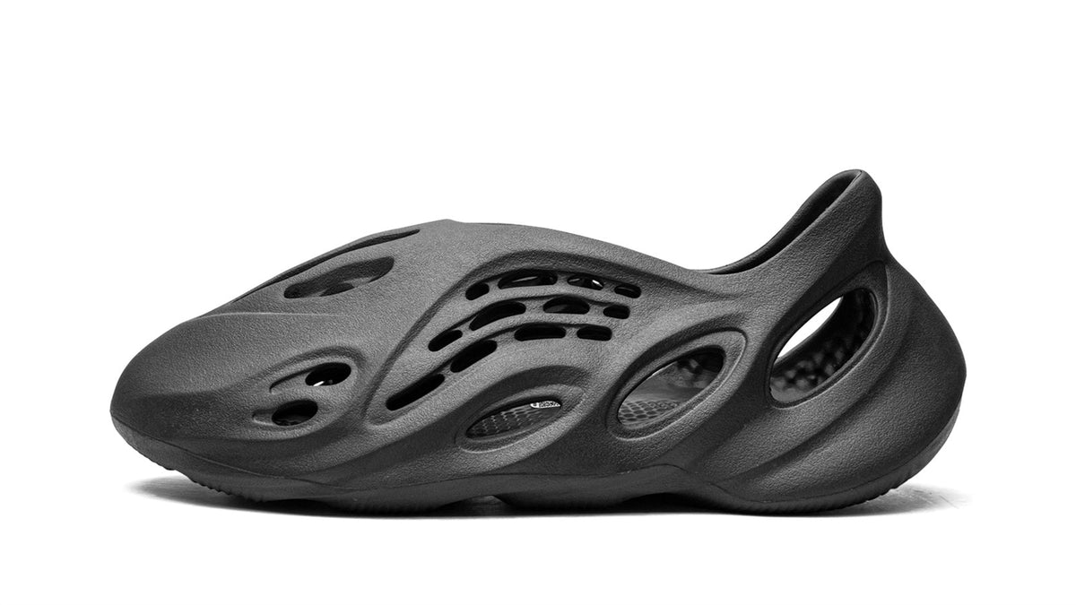 YEEZY FOAM RUNNER "Onyx" HP8739