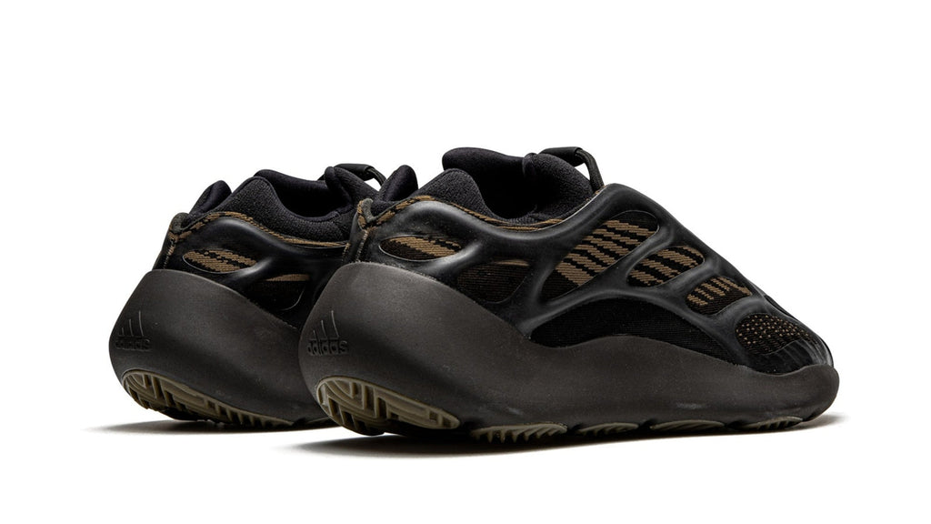 YEEZY 700 V3 "Clay Brown" GY0189