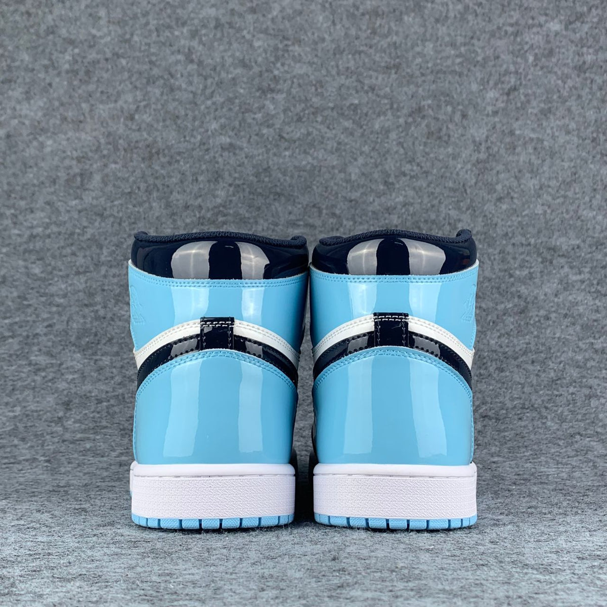 Wmns Air Jordan 1 Retro High OG 'Blue Chill'