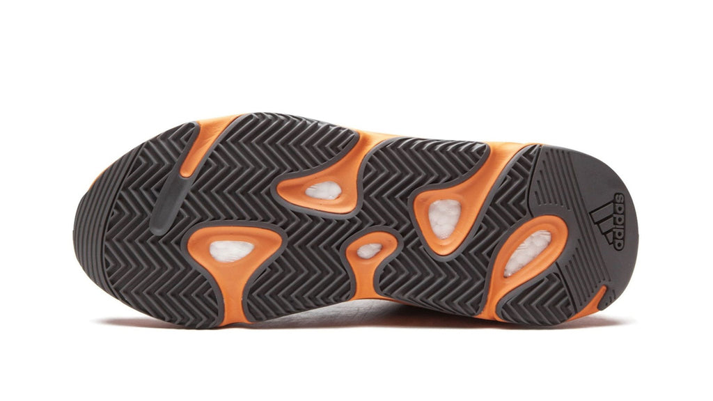 YEEZY BOOST 700 "Enflame Amber" GW0297