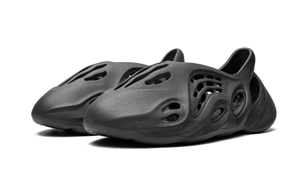 YEEZY FOAM RUNNER "Onyx" HP8739