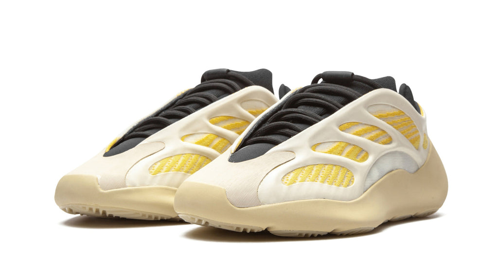YEEZY 700 V3 "Safflower" G54853