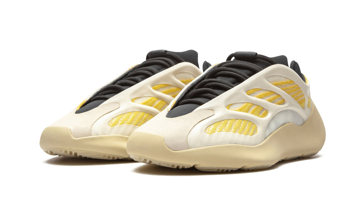 YEEZY 700 V3 "Safflower" G54853