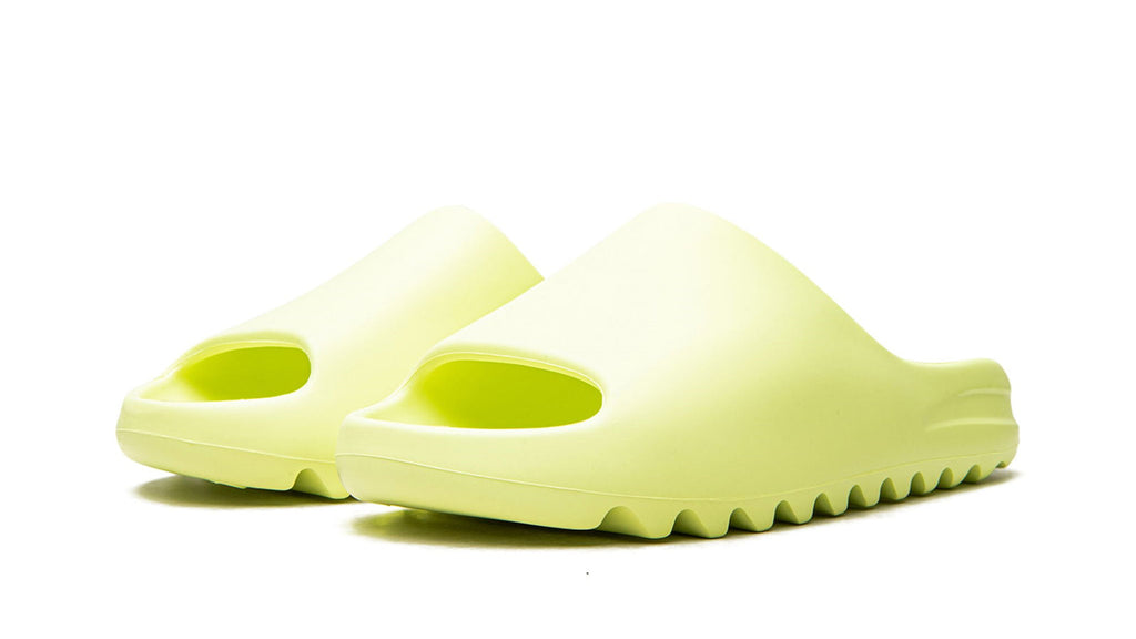 YEEZY SLIDE "Glow" GX6138