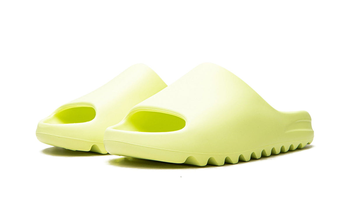 YEEZY SLIDE "Glow" GX6138