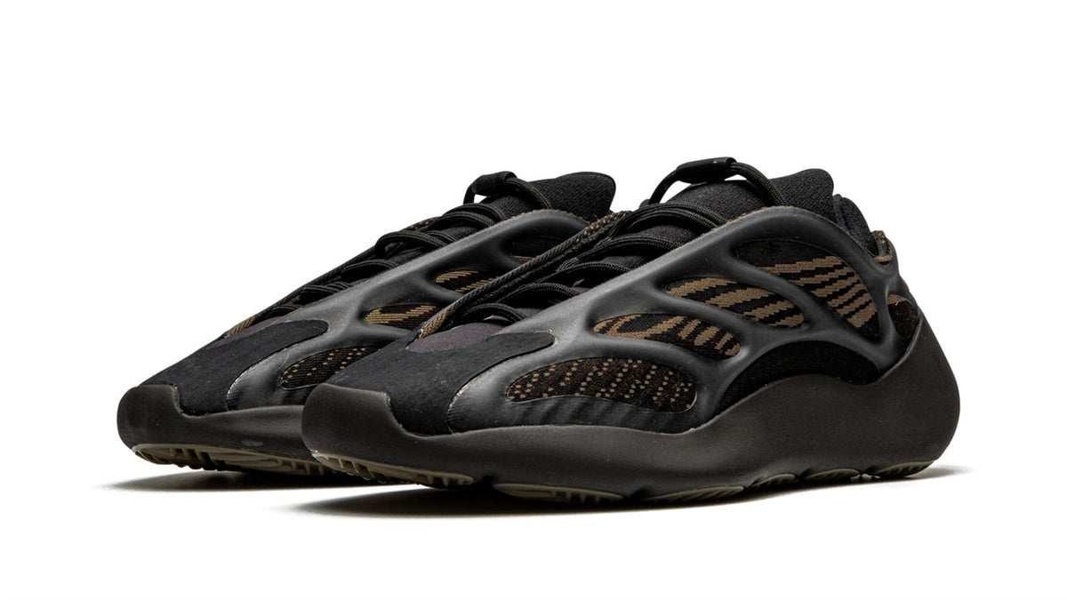 YEEZY 700 V3 "Clay Brown" GY0189