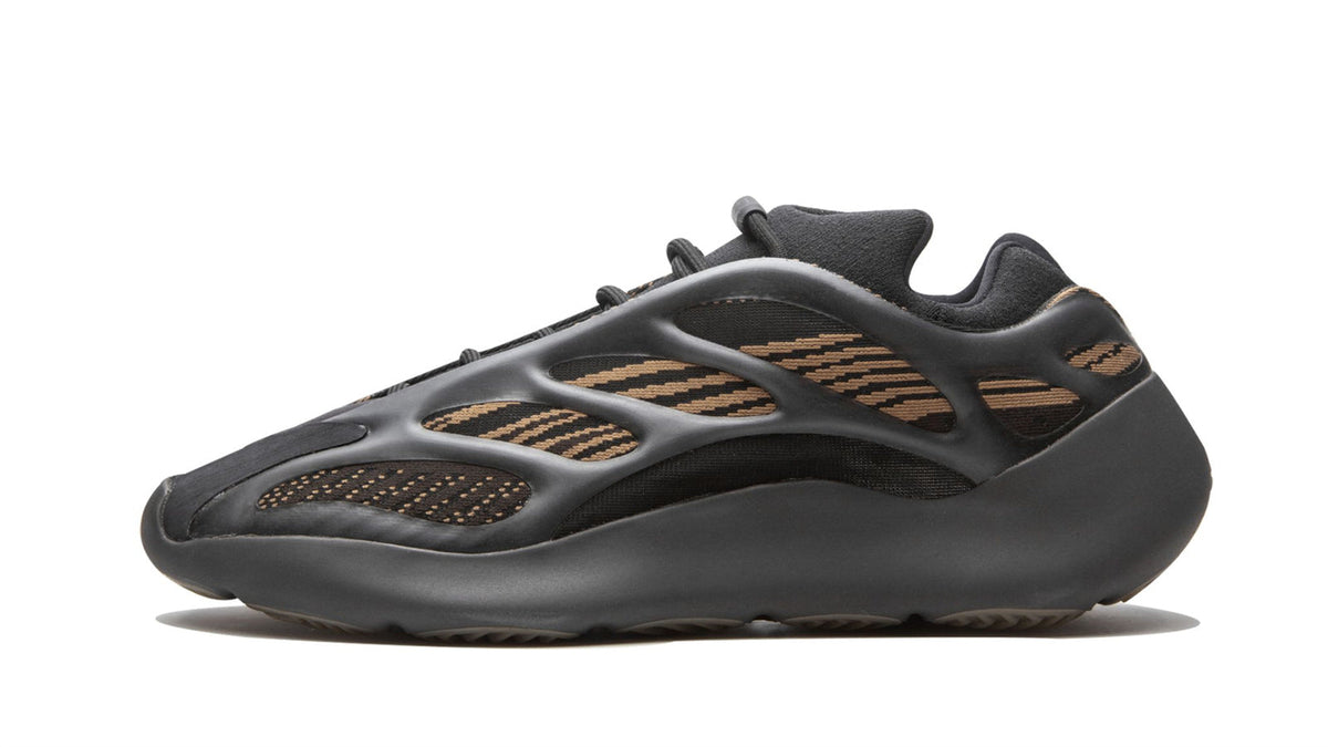 YEEZY 700 V3 "Clay Brown" GY0189