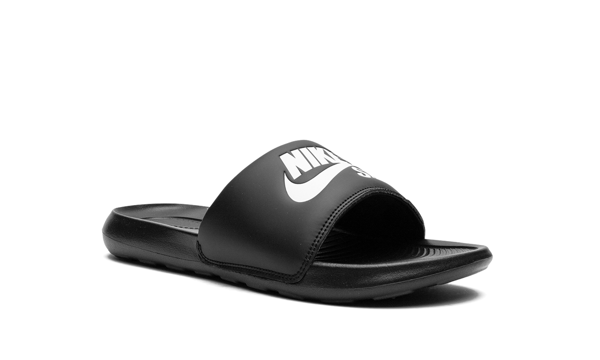 SB Victori One Slide "Black White" 001 DR2018