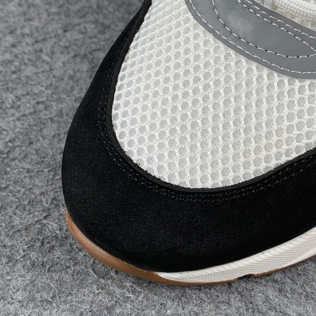Dior B22 'White Black Gum'