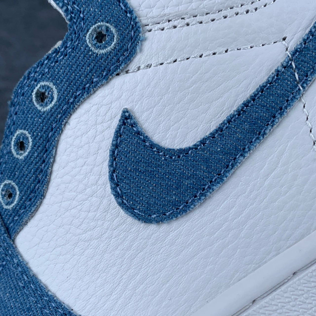 Wmns Air Jordan 1 Retro High OG 'Denim'