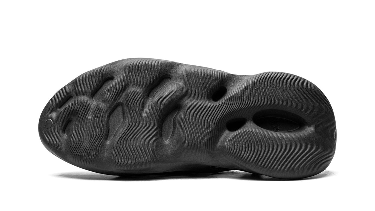 YEEZY FOAM RUNNER "Onyx" HP8739