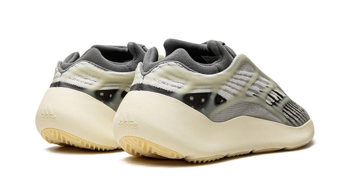YEEZY 700 V3 "Fade Salt" ID1674