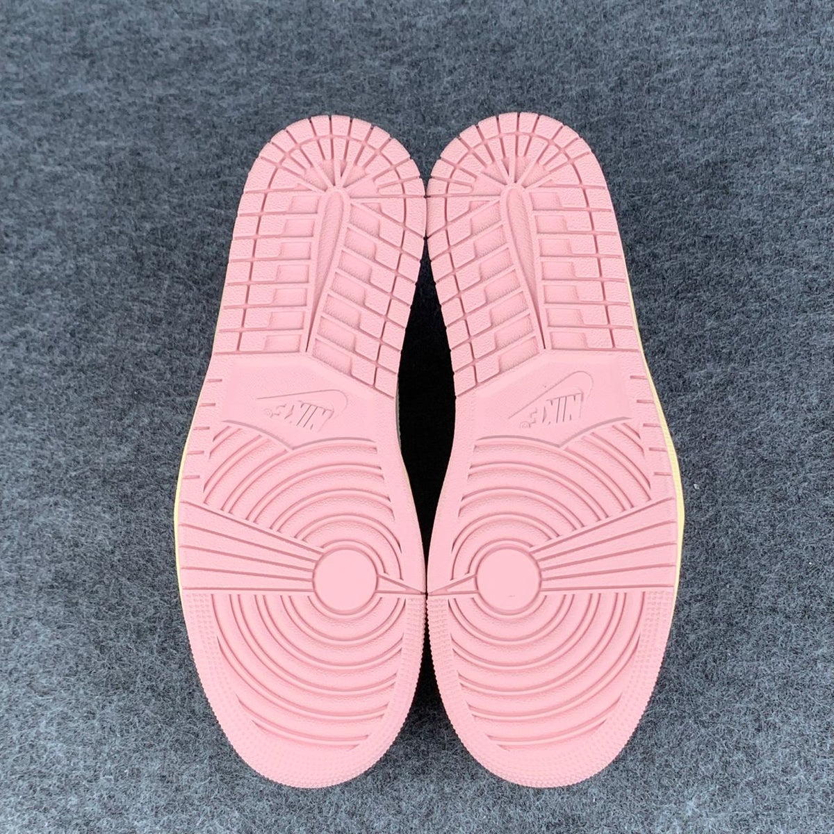 Travis Scott x Air Jordan 1 Low OG SP 'Sail Shy Pink'
