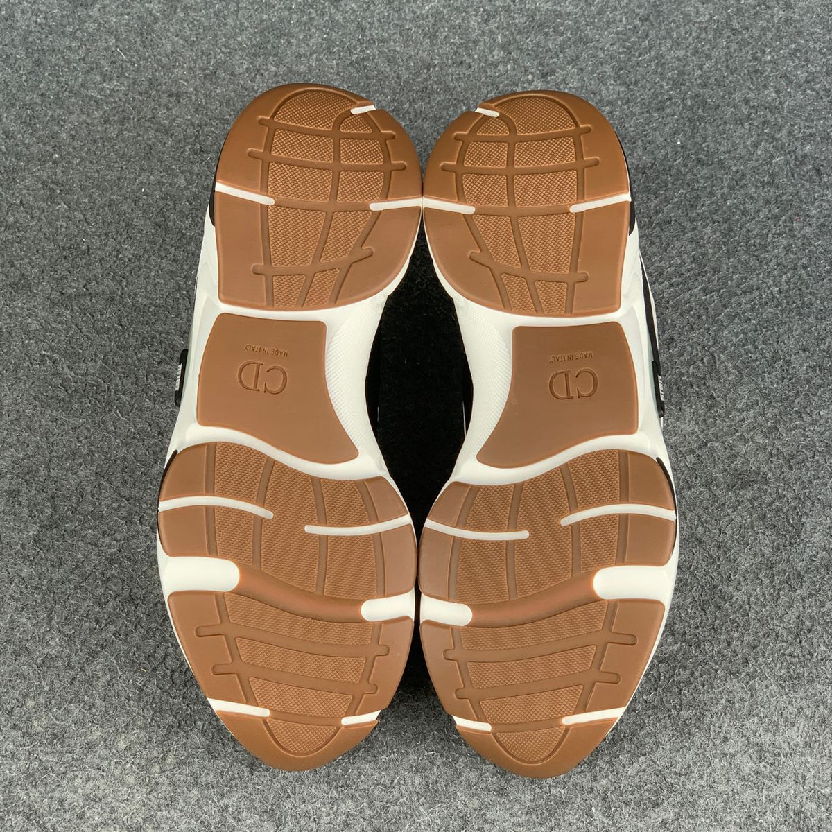 Dior B22 'White Black Gum'