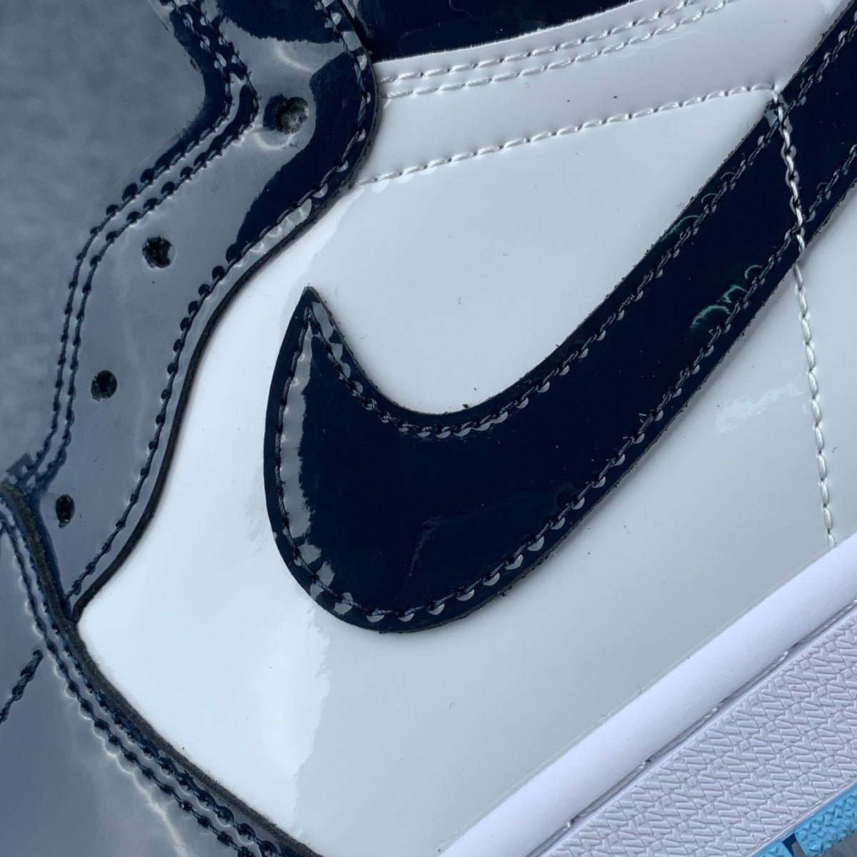 Wmns Air Jordan 1 Retro High OG 'Blue Chill'