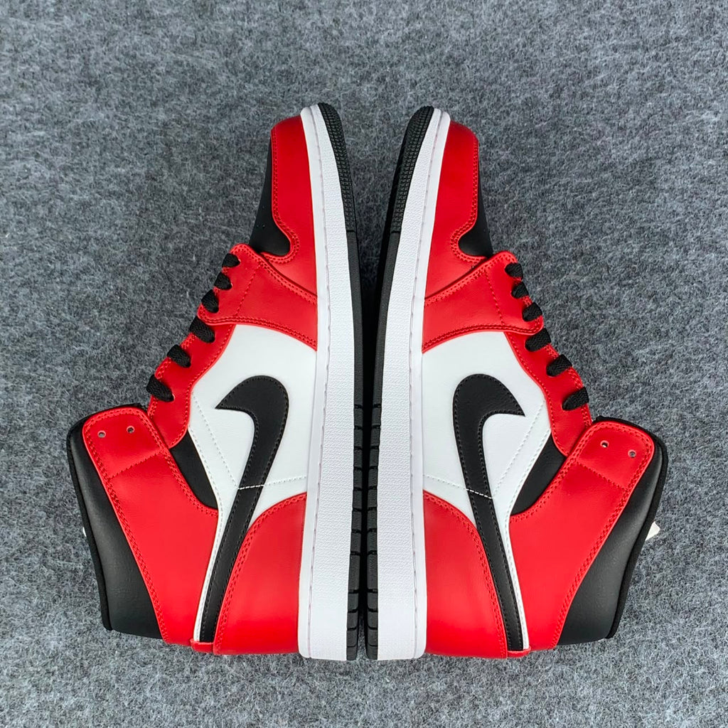 Air Jordan 1 Mid 'Chicago Black Toe'