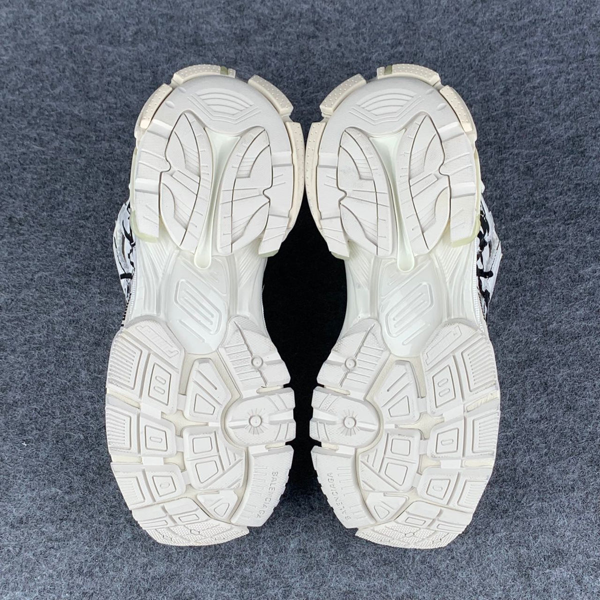 Balenciaga Runner Sneaker Graffiti 'White'