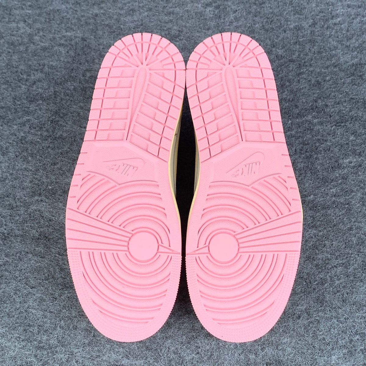 Travis Scott x Air Jordan 1 Low OG SP 'Muslin/Shy Pink'