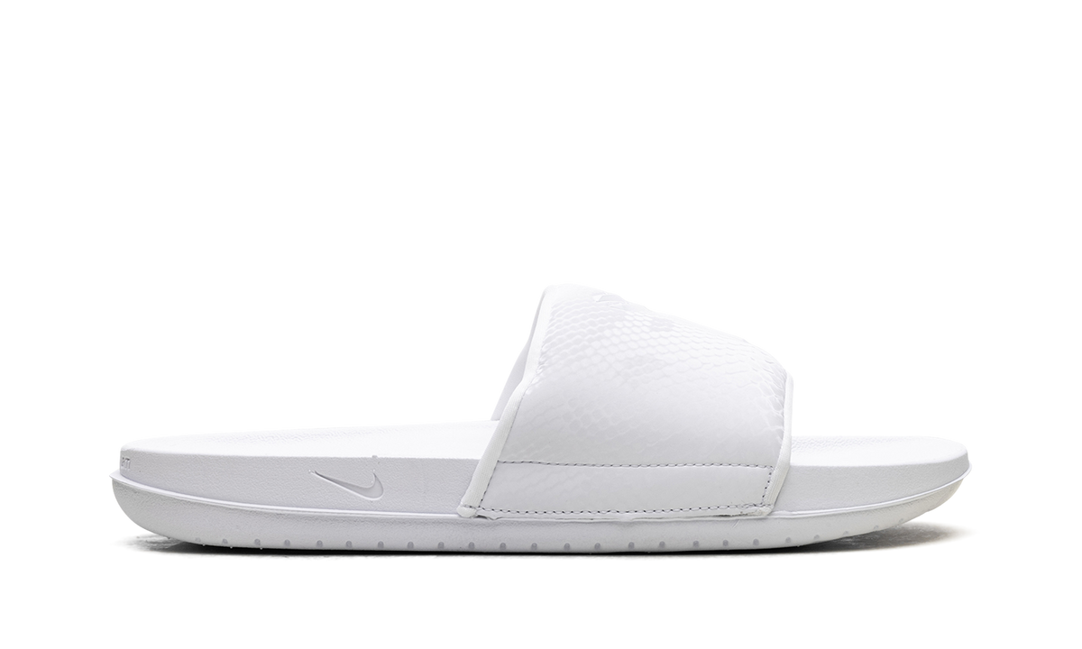 Kobe Offcourt Slide "Triple White" 100 IF2870