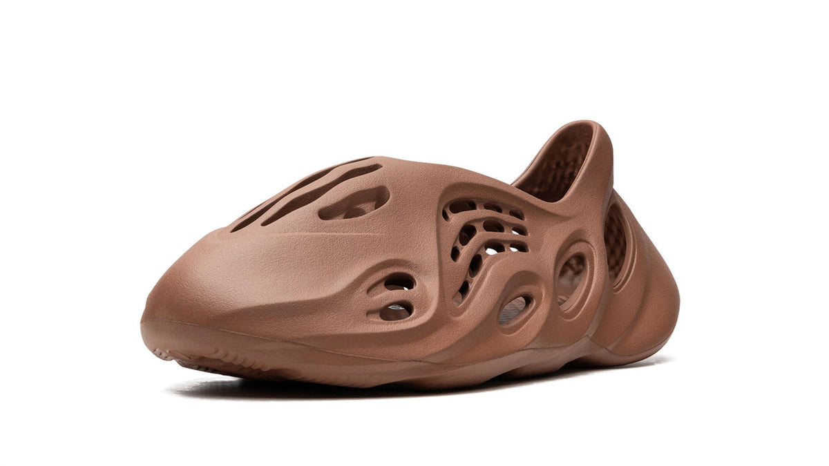 YEEZY FOAM RUNNER "Flax" HP5335