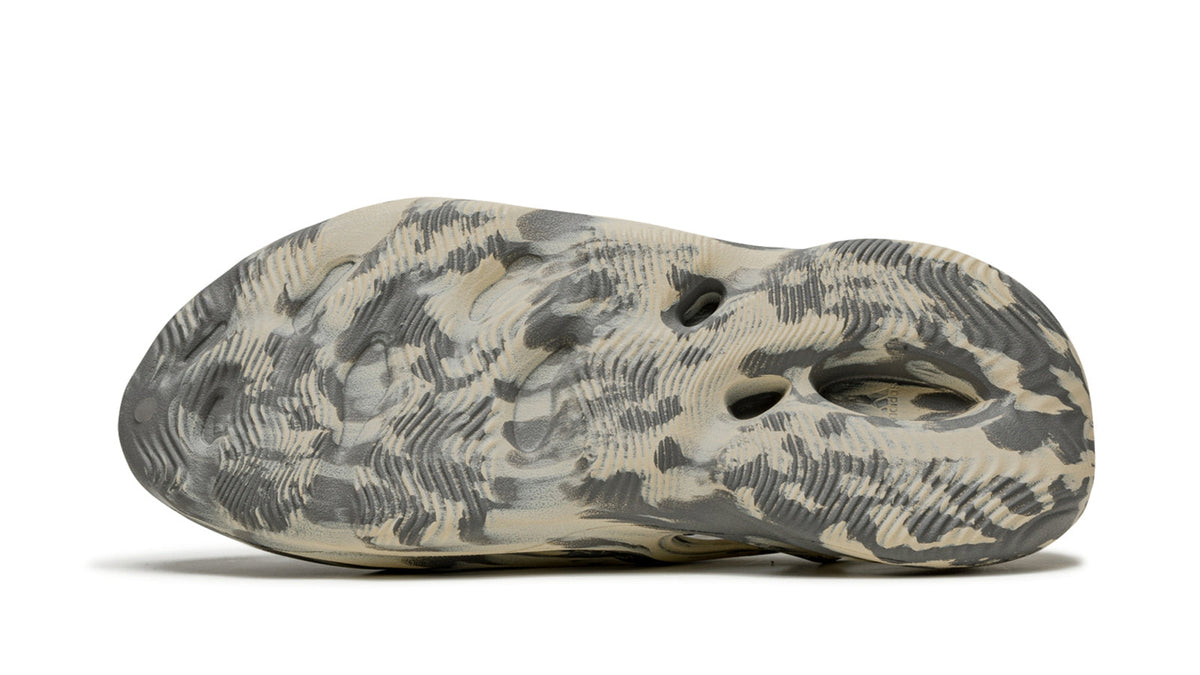 YEEZY FOAM RUNNER MXT "Moon Gray" GV7904