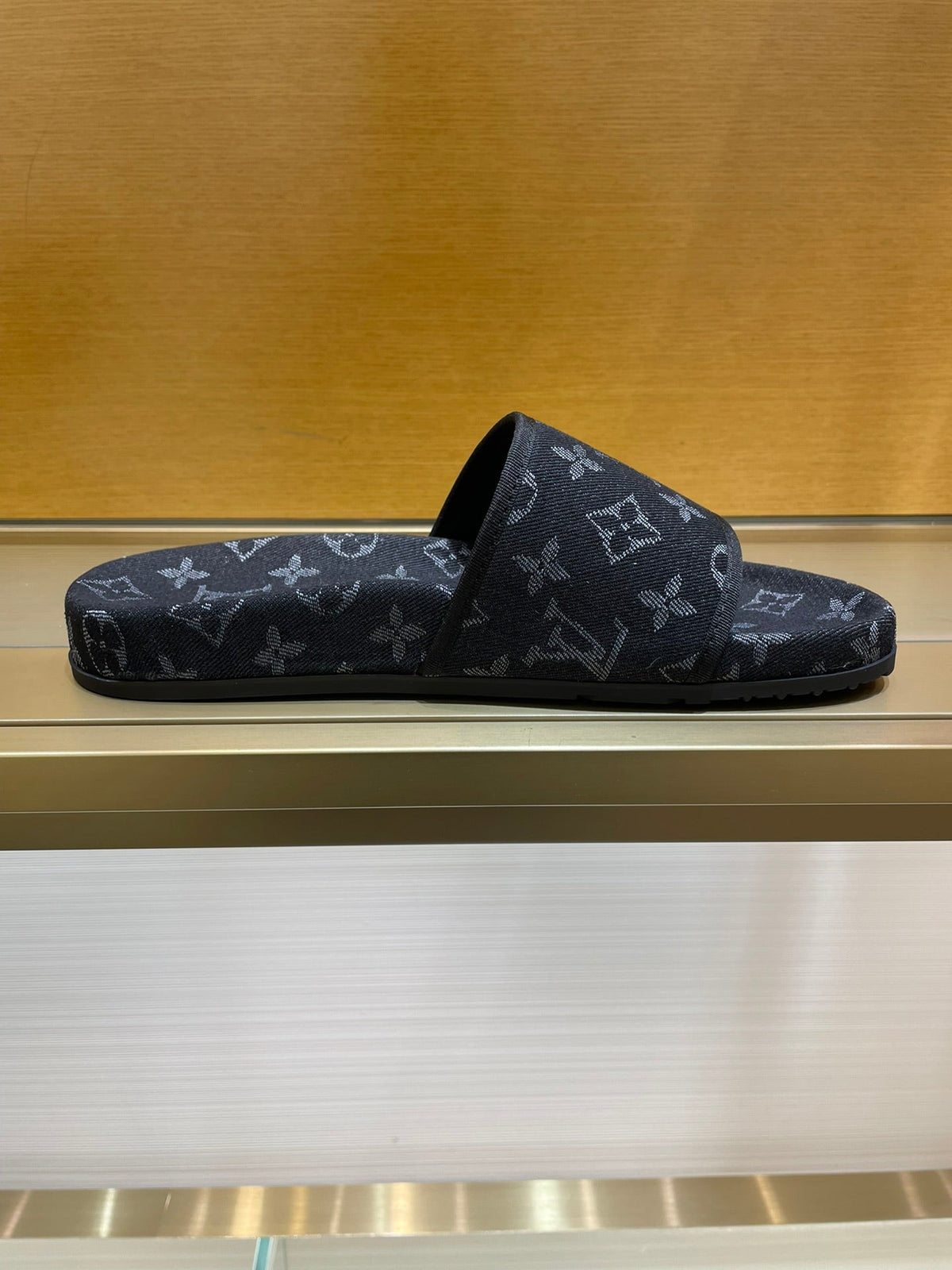 Louis Vuitton Men Slides