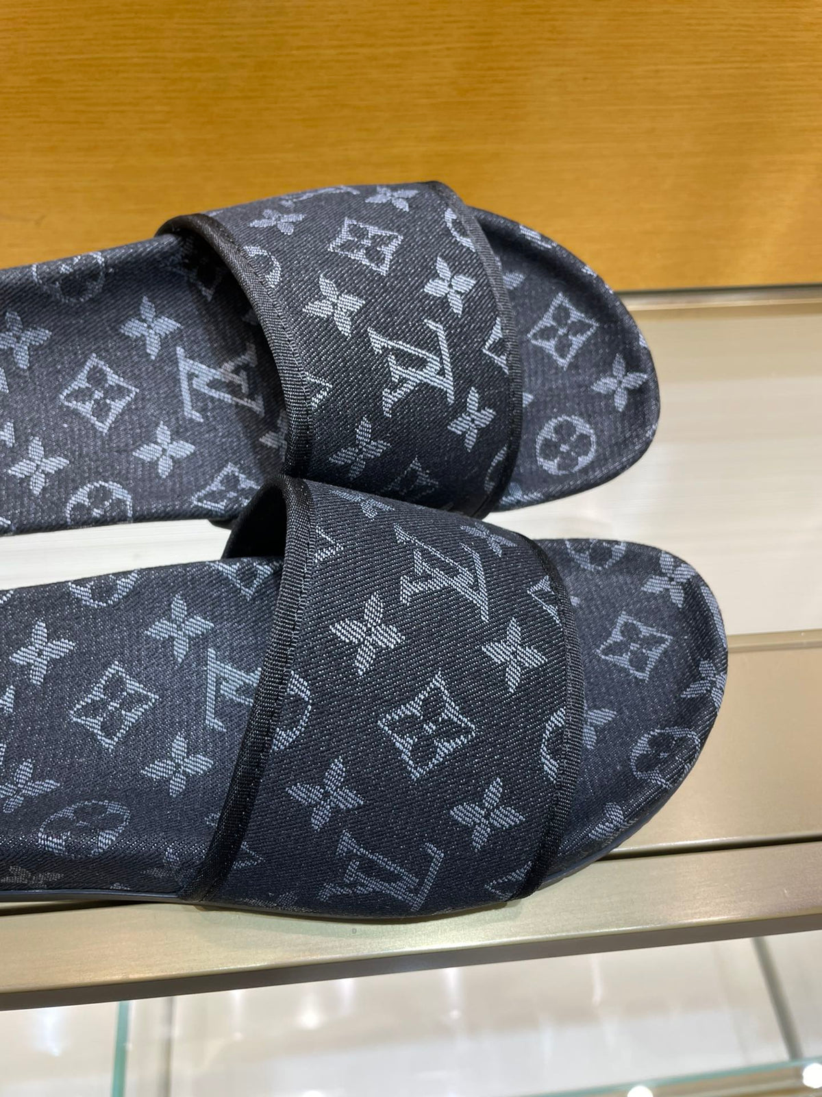Louis Vuitton Men Slides