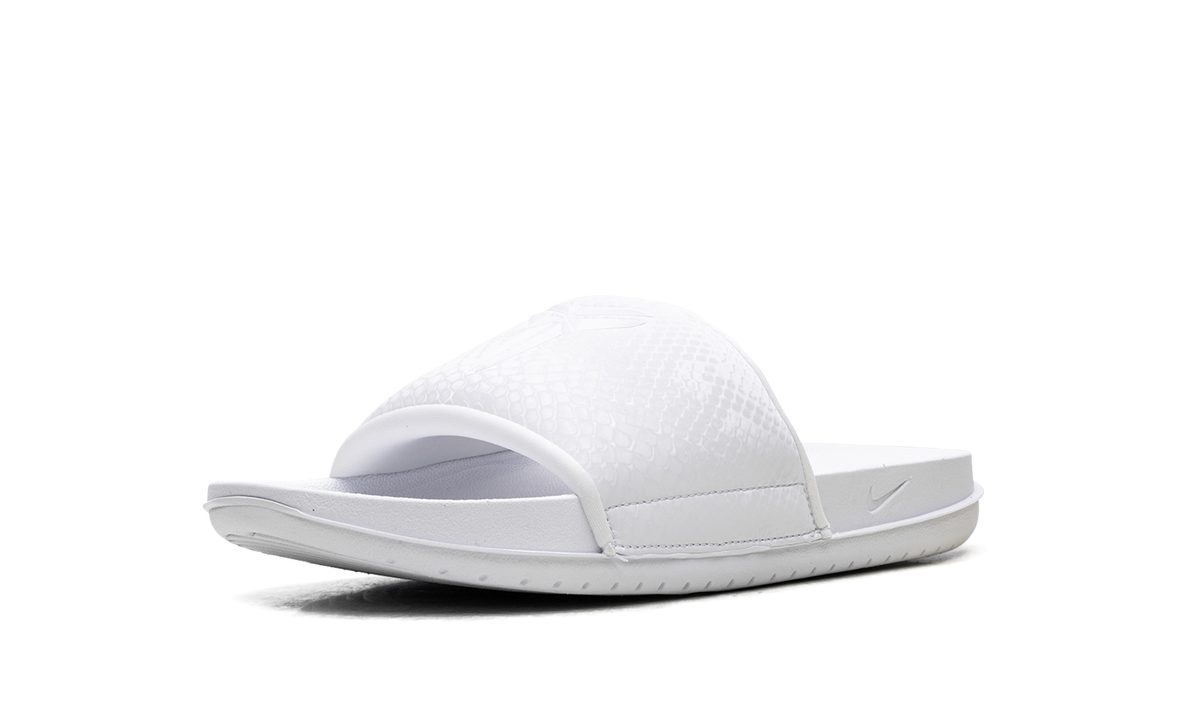 Kobe Offcourt Slide "Triple White" 100 IF2870