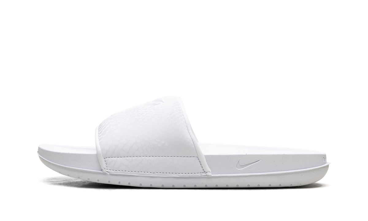 Kobe Offcourt Slide "Triple White" 100 IF2870