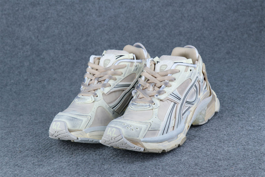 Balenciaga Wmns Runner 'Worn-Out - Beige'