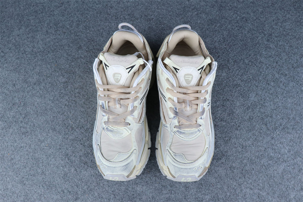 Balenciaga Wmns Runner 'Worn-Out - Beige'