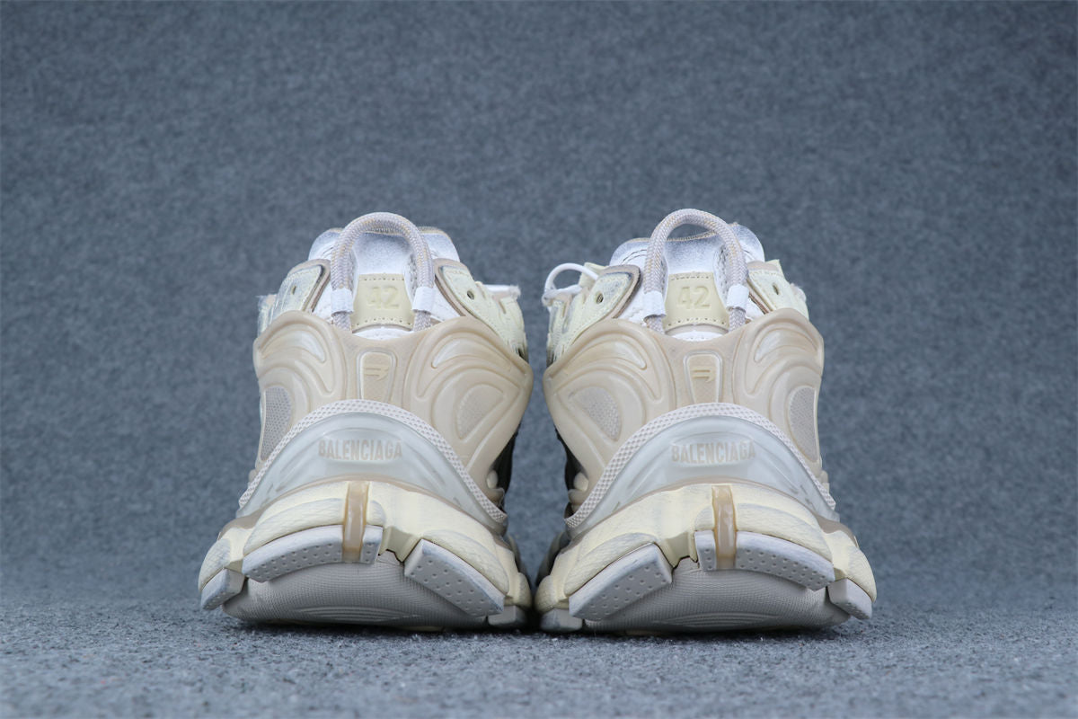 Balenciaga Wmns Runner 'Worn-Out - Beige'